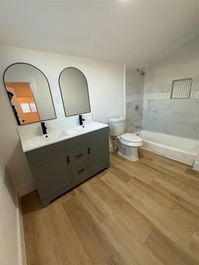 Building Photo - 1118 Wyoming St