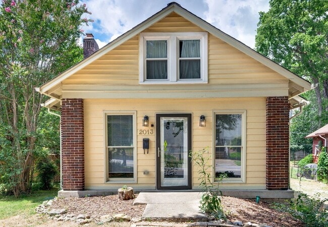 Building Photo - Walk to Hillsboro Village – 24th Ave S Gem!