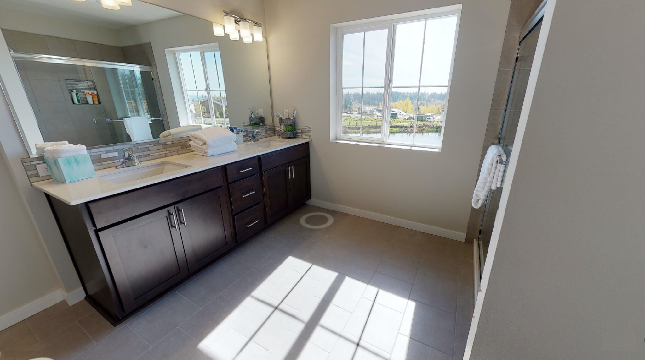 Attached Master bathroom with walk in closet - 1621 Seattle Hill Rd
