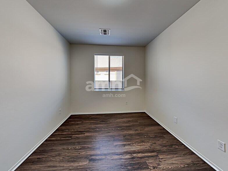 Building Photo - 568 W Camino Parrilla