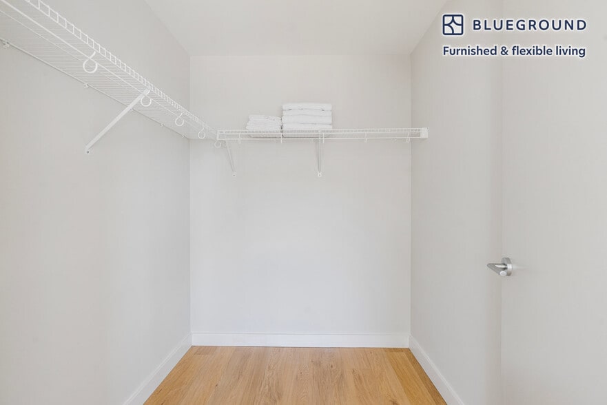 Building Photo - 1300 Yards Pl SE