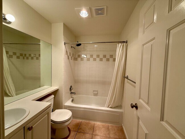 Building Photo - 1629 Queen Anne Ave N