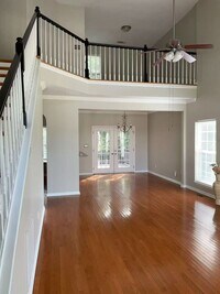 Building Photo - 4beds3bath House for rent