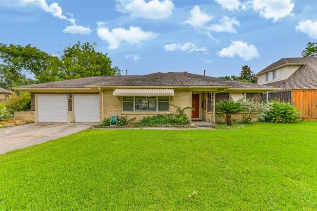 Building Photo - 3022 Broadmead Dr