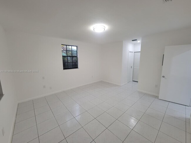 Building Photo - 2365 SW 21st Ave