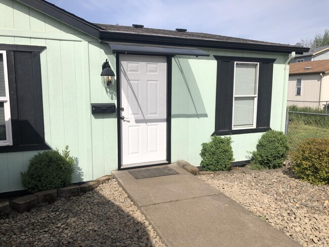 Building Photo - 167 W Rose St