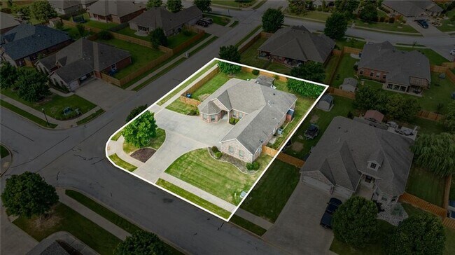 Building Photo - 2506 SW Glenn Ridge Rd