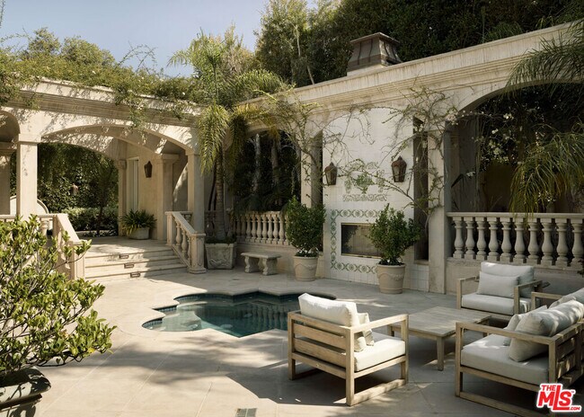 Building Photo - 628 N Rodeo Dr