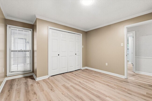 Building Photo - 4-BED, 2-BATH ALL-BRICK HOME NEAR JONESBORO COUNTRY CLUB!