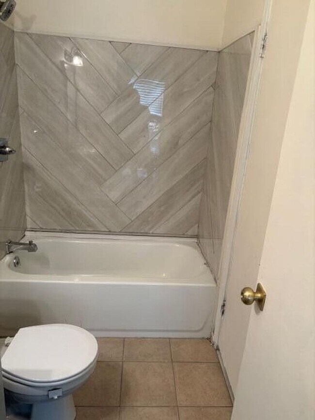 Building Photo - Gated Community- 2BA/1BA Condo