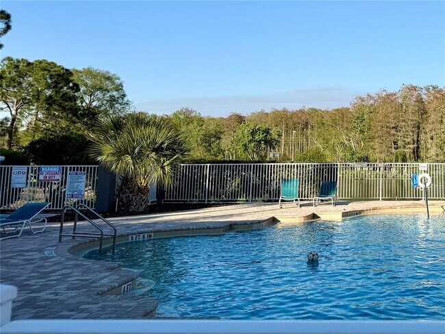 Building Photo - 13827 Fairway Island Dr