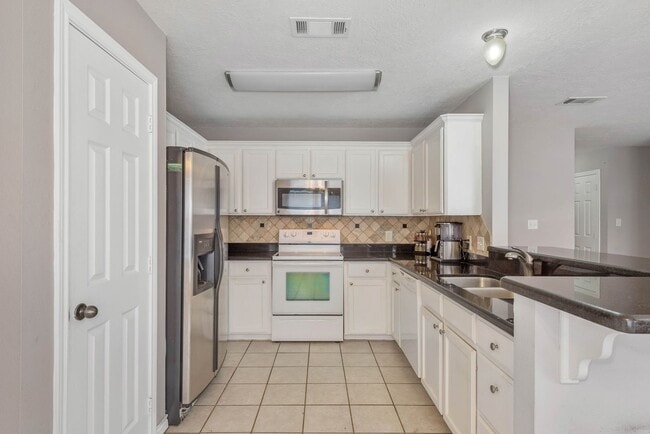 Building Photo - AUGUST PRE-LEASE! Incredible 4 Bed 3 Bath ...