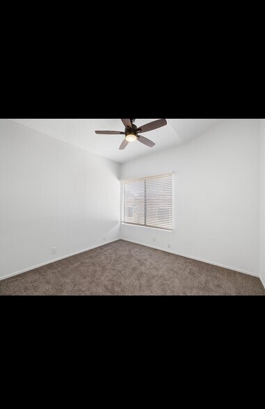 Building Photo - 5291 Colodny Dr