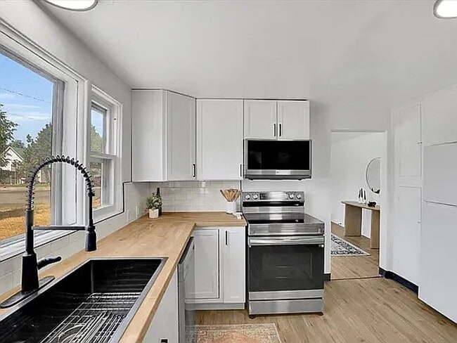 Building Photo - For Rent – Charming 3-Bedroom, 2-Bath Home...