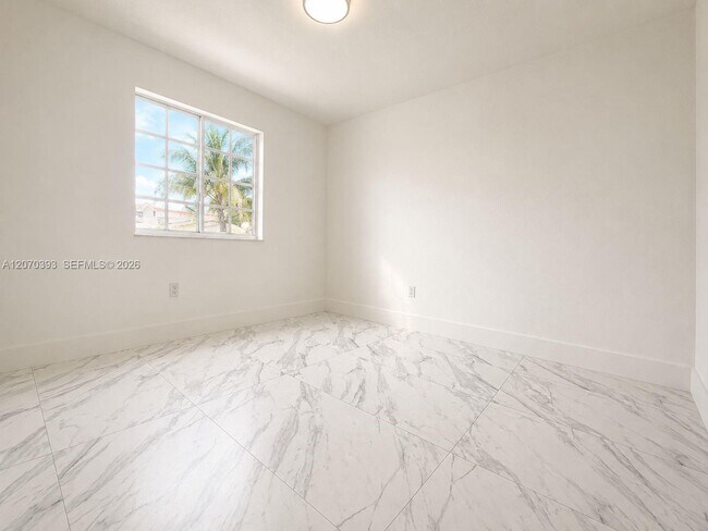 Building Photo - 1270 W 42nd St