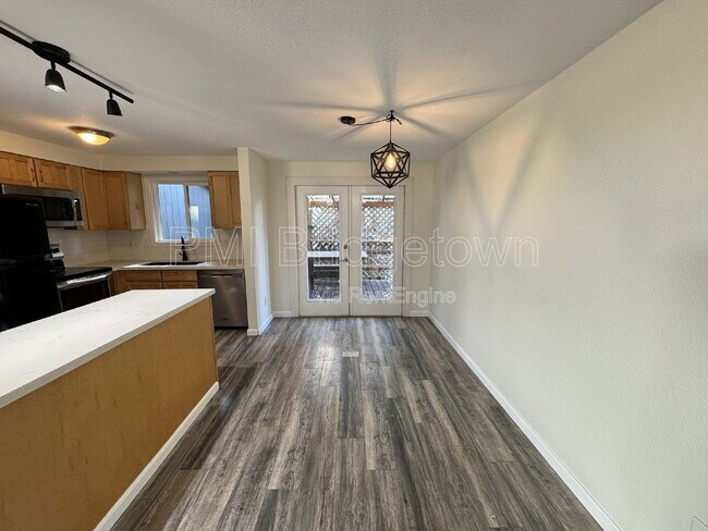 Building Photo - 7315 SW 53rd Ave