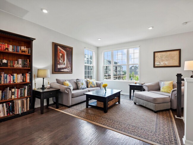 Building Photo - 202 N Sydney Ct