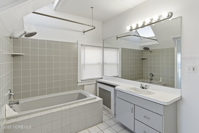 Building Photo - 5 Marine Pl