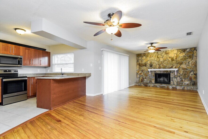Building Photo - 3819 Cloverhill Ct