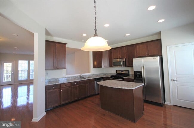Building Photo - 515 Ellison Dr