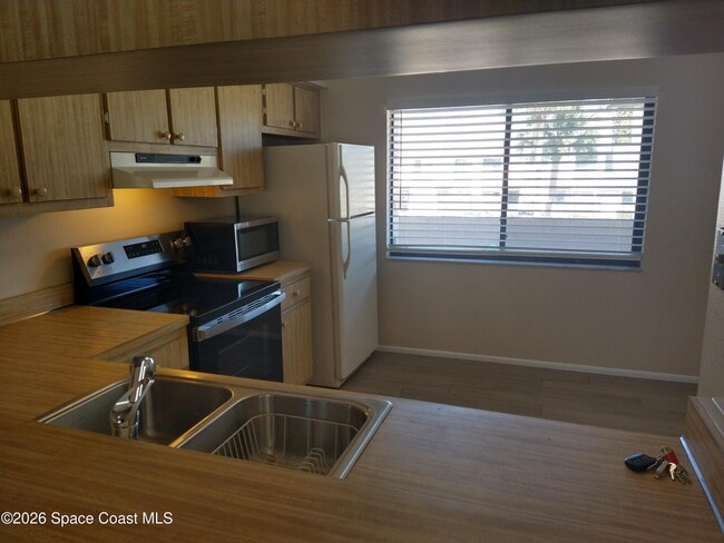 Building Photo - 2145 Golf Isle Dr