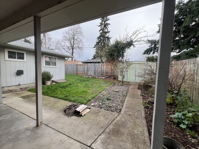 Building Photo - 1345 SE Madison St