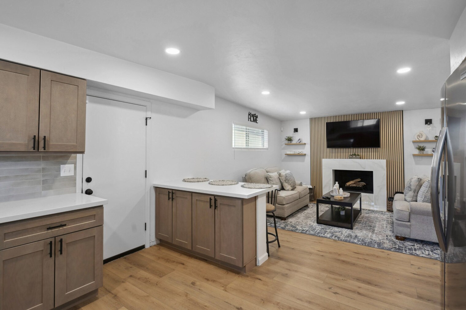 Building Photo - 4909 E Bermuda St