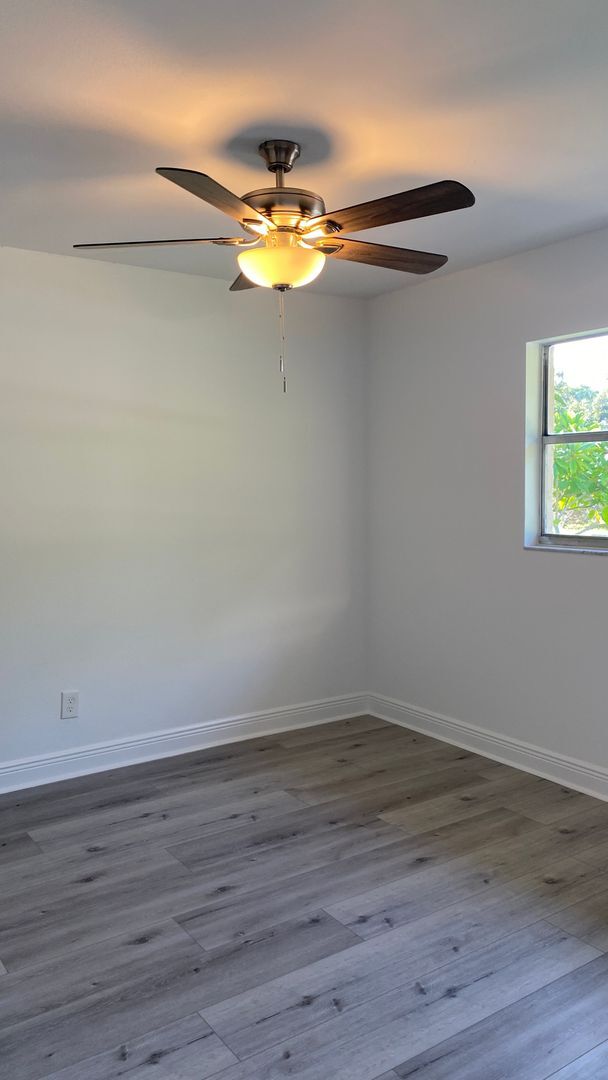 Building Photo - Beautifully Renovated 3/2 Villa in West Br...