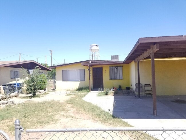 Building Photo - 3 Bedroom Home Near Schools, Shopping, & Downtown Brawley