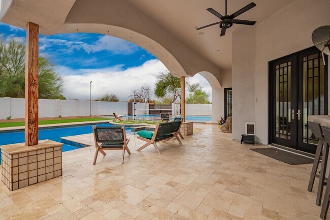 Building Photo - Beautiful 6-bedroom basement home