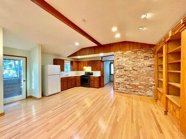 Building Photo - 3869 McLaughlin Ave