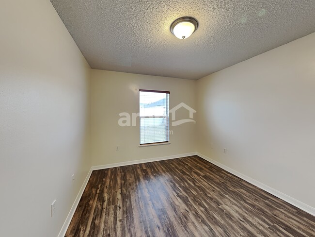 Building Photo - 5507 Ashleigh Park Dr