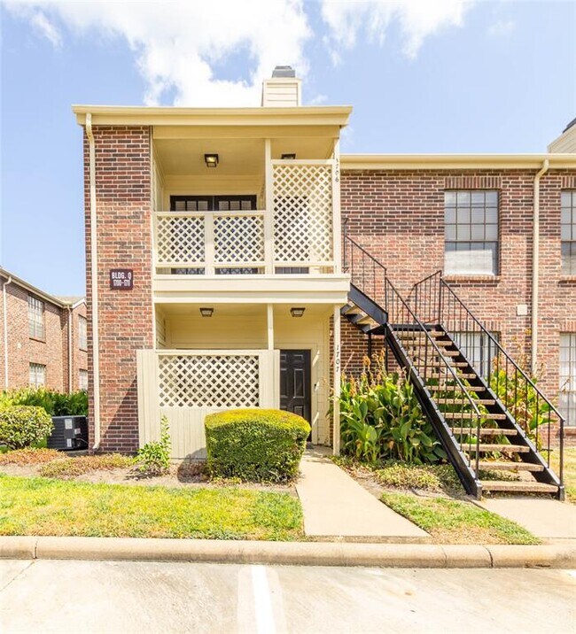 Building Photo - 2121 El Paseo St