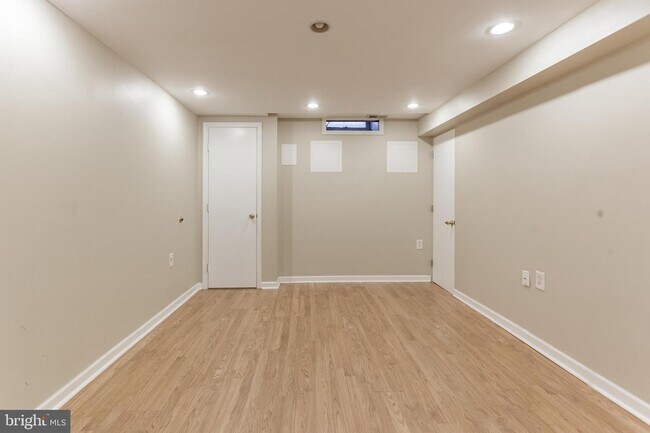 Building Photo - 323 Cypress St