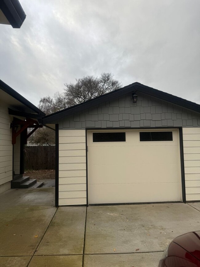 Building Photo - Newly Remolded 4-bedroom 3 bath Home in Downtown Woodland WA