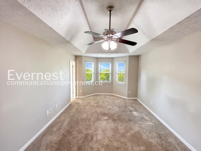 Building Photo - 608 Doral Pointe