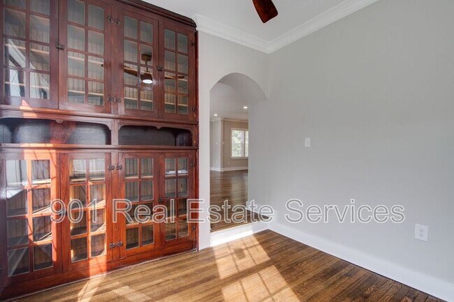 Building Photo - 2115 Hallwood Dr
