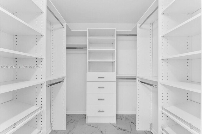 Building Photo - 2303 Lucaya Ln