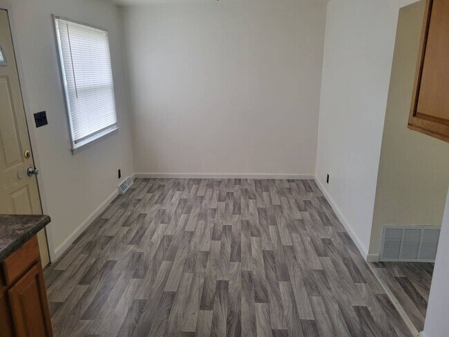 Building Photo - 6910N43rdM(723)
