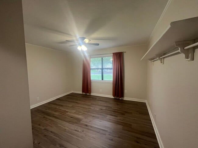 Building Photo - 375 Sherwood Forest Blvd