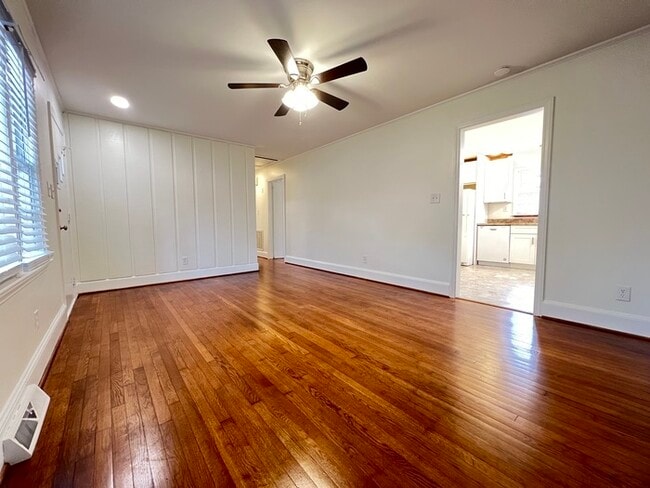 Building Photo - 1920 Eastway Dr