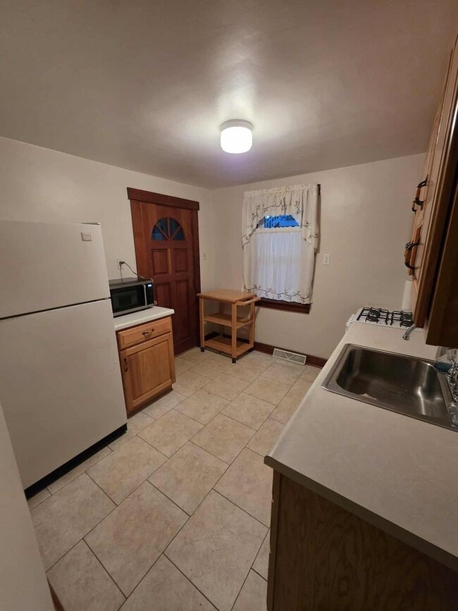Building Photo - 1 Bedroom 1 Bathroom House For Rent *With ...