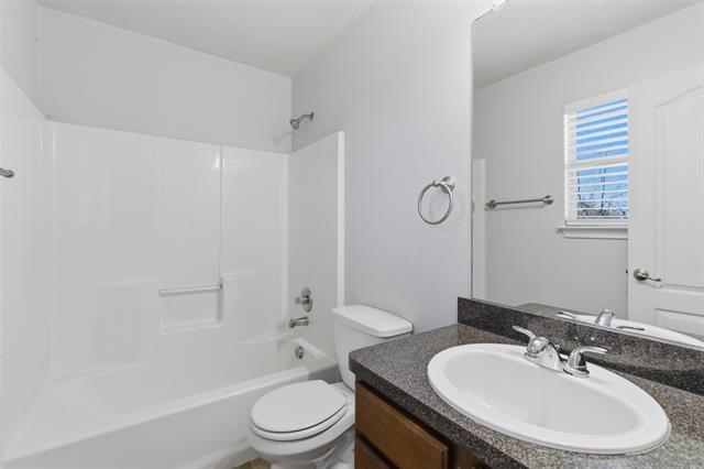 Building Photo - 917 N Brents Ave