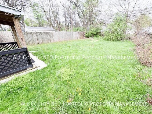 Building Photo - 857 S Waverly St