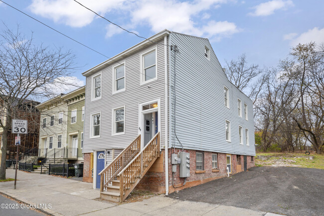 Building Photo - 69 2nd St