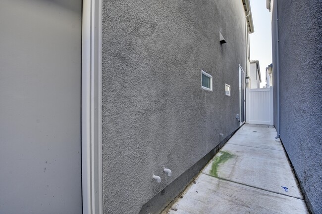 Building Photo - 3525 Sparrow Ct