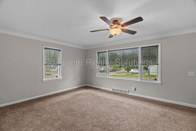 Building Photo - 201 Sadonia Ave