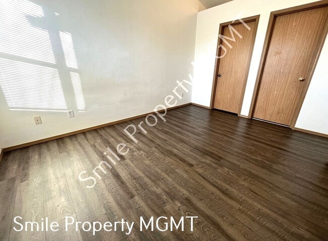 Building Photo - A nice house with 3 beds rooms and 2.5 baths.