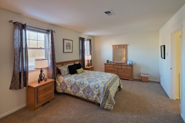 Building Photo - 2nd Floor: Discover private, elevated views and quiet surroundings in this sunny 1-bedroom apartm...