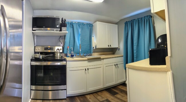 Building Photo - 146 2nd St